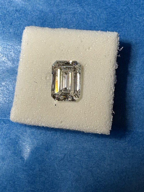 Lab-Grown Emerald Cut Diamond 1.05ct D VVS1 IGI Certified 6.87x4.87x3.17mm