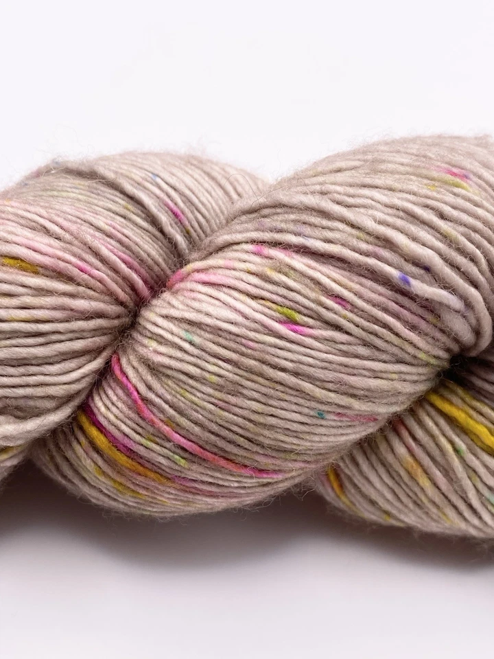 Mad Tosh Merino Light "Holi Grunge" Superwash Lana Dedos 420 yardas Foto 3 de 4