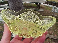 L.E. Smith CHARTREUSE Light Yellow/Green HOBSTAR Oval Bowl Dish SAWTOOTH EDGE