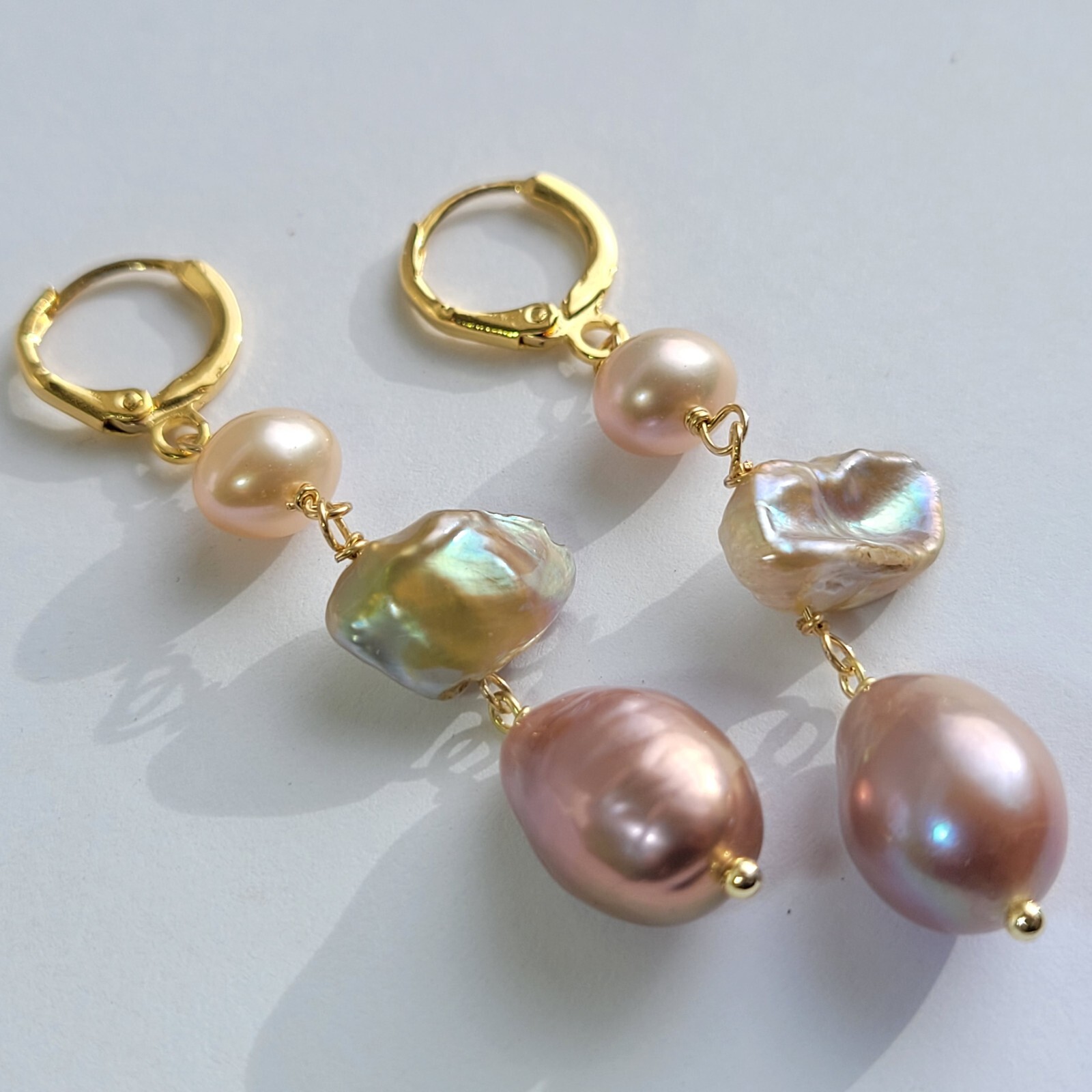Boucles d'oreilles en or jaune 18k et perles de culture d'eau douce baroques