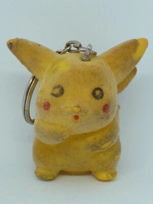 ANCIENNE FIGURINE PORTE CLEFS POKEMON PIKACHU - Photo 1/4