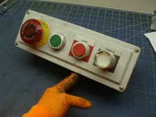 STAHLIN CF4PB PANEL W/ALLEN BRADLEY 800T-XD1 E-STOP 800TC-N374 TEST START & STOP