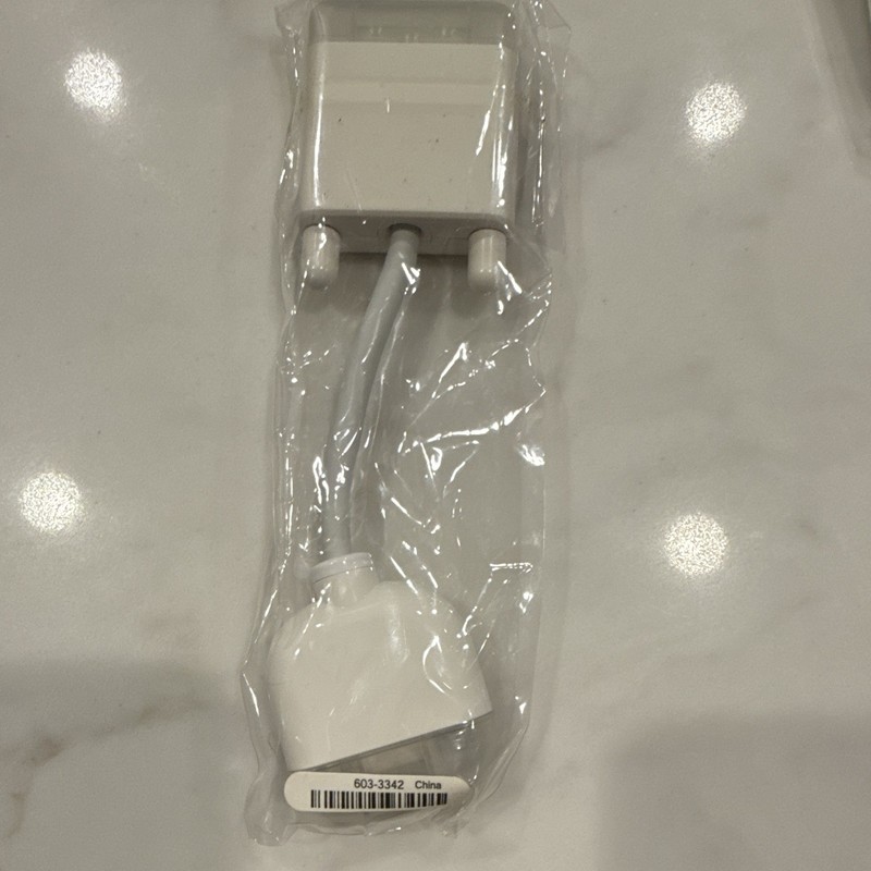 Apple 30-pin Male to VGA/SVGA D-Sub Female Adapter Cable 6in White 603-3342