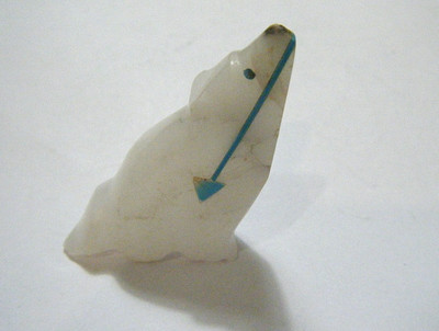 1.5'' Vintage Alabaster Howling Wolf Zuni Fetish Carving Turquoise Heartline