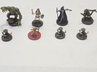 Assorted Lot of 8 Dungeons and Dragons Miniatures D&D (Plastic)