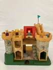 Vintage 1974 Fisher-Price Little People Play Family Castle #993 w/ x4 Figures