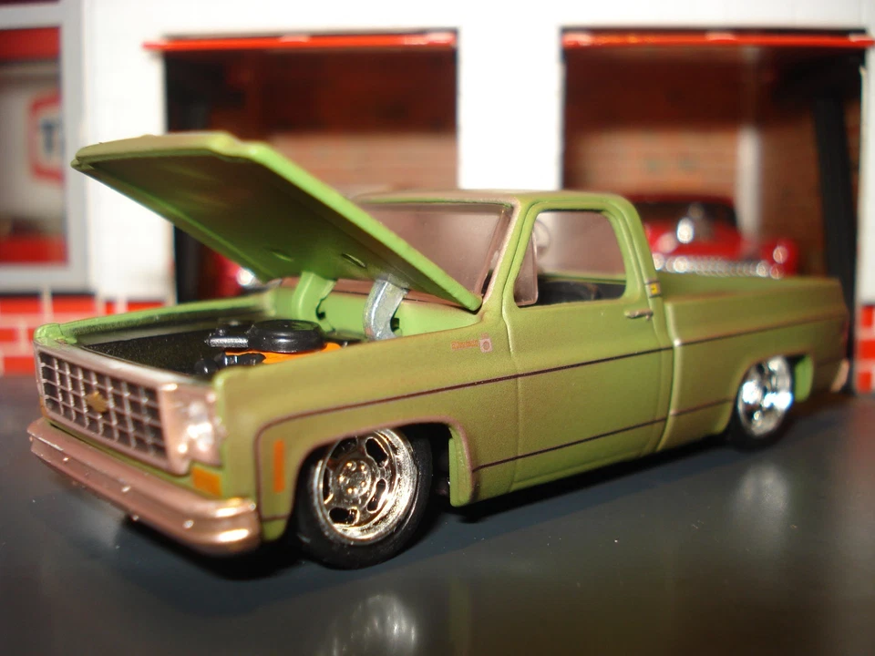 1975 CHEVROLET SILVERADO SQUARE BODY TRUCK LIMITED EDITION 1/64 COOL PATINA M2 - Image 2 of 4