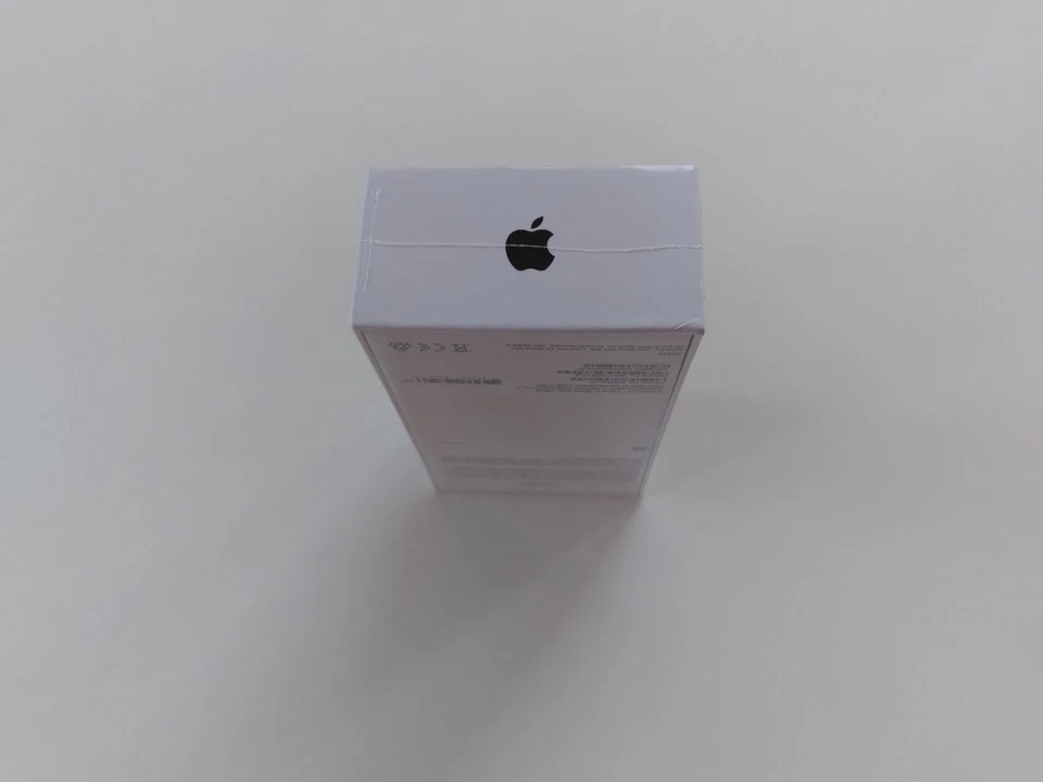 Apple iPhone X 256gb Unlocked Silver (A1865) New and Sealed In Box - Image 2 of 4