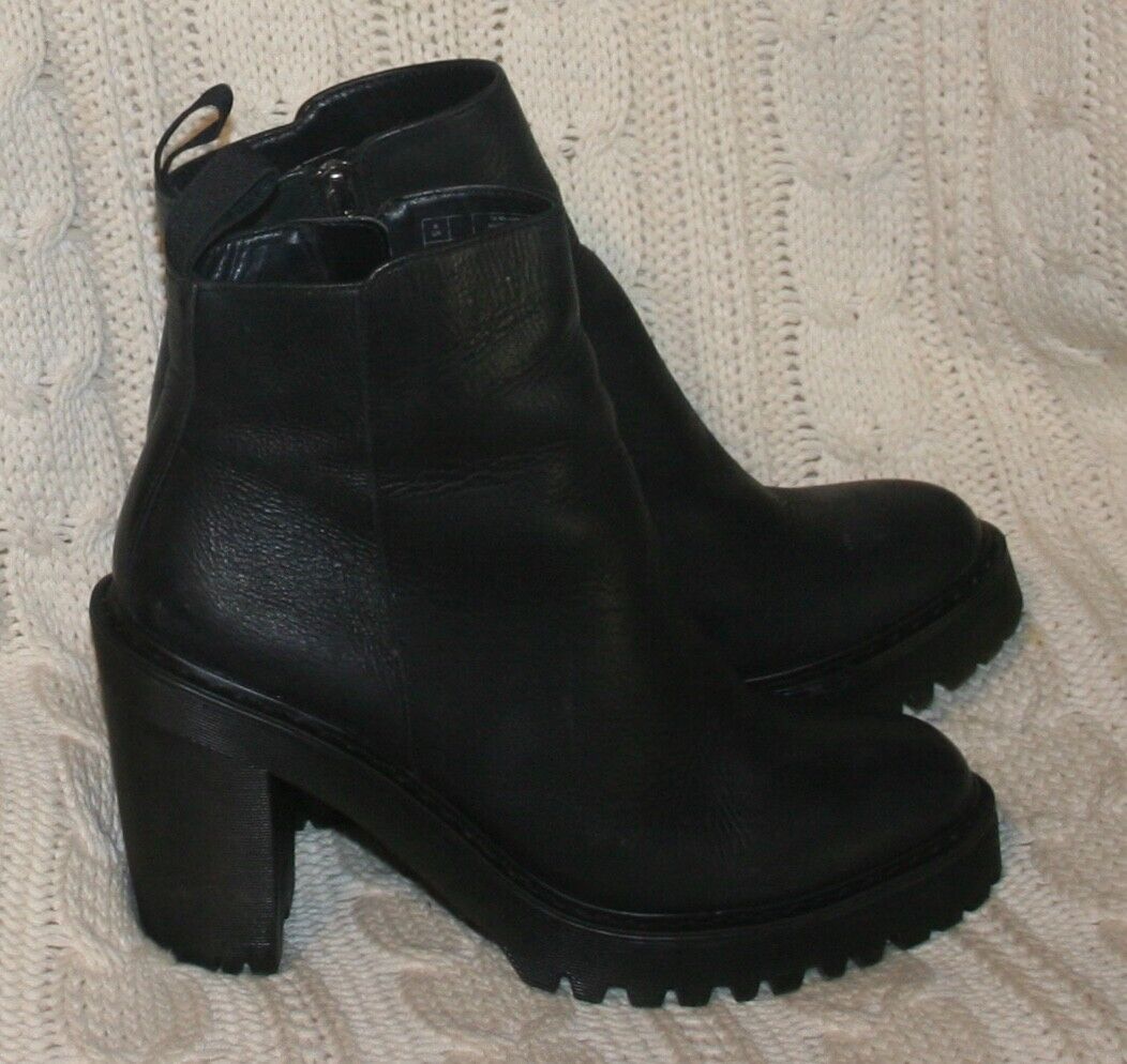 Dr. Martens Magdalena Black Leather Heeled Chelsea Side Zip Dr. Martens Magdalena Black Leather Heeled Chelsea Side Zip