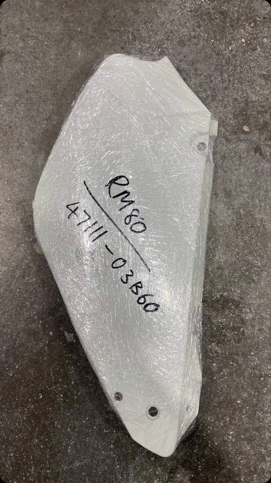 Suzuki RM80 2000-2001 NOS OEM Right Side Plate/ Frame Cover #47111-03B60 - Image 4 of 4