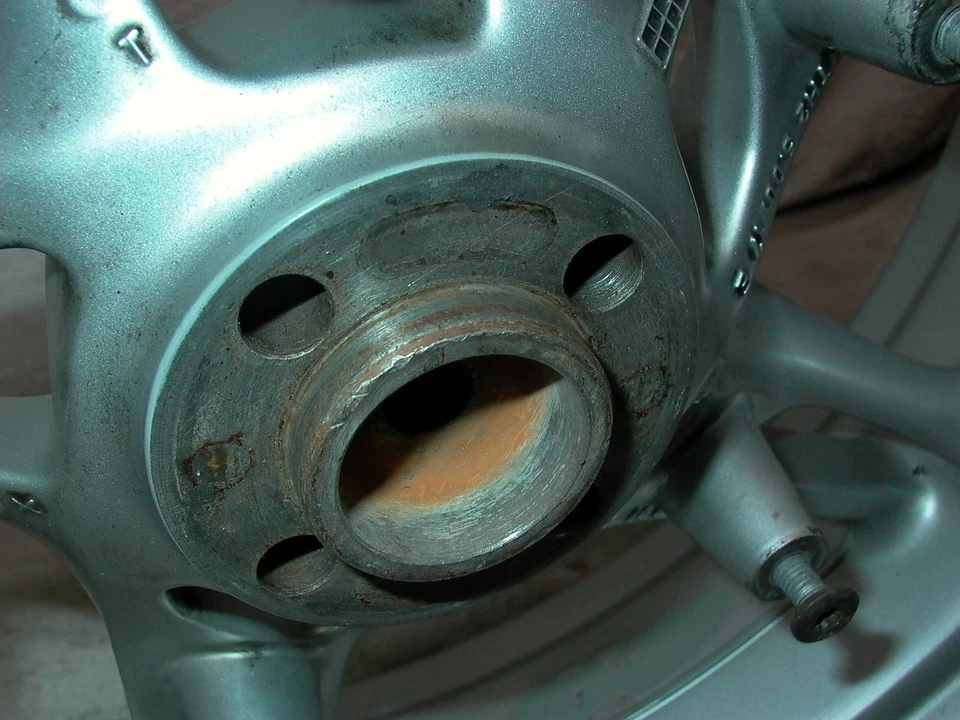 Масляная головка заднего колеса BMW R1150R 5 с пятью спицами обод 5X17 R1100S R1150RS R1150RT - Изображение 4 из 4