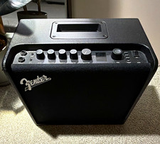 Fender Mustang LT25 25W Modeling Combo Amp for Electric Guitar