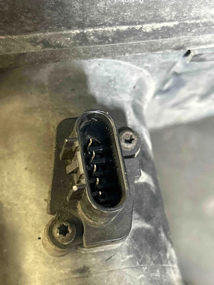 Fits 2007 Hummer H3 Air Cleaner OEM:25823125 - Image 3 of 4