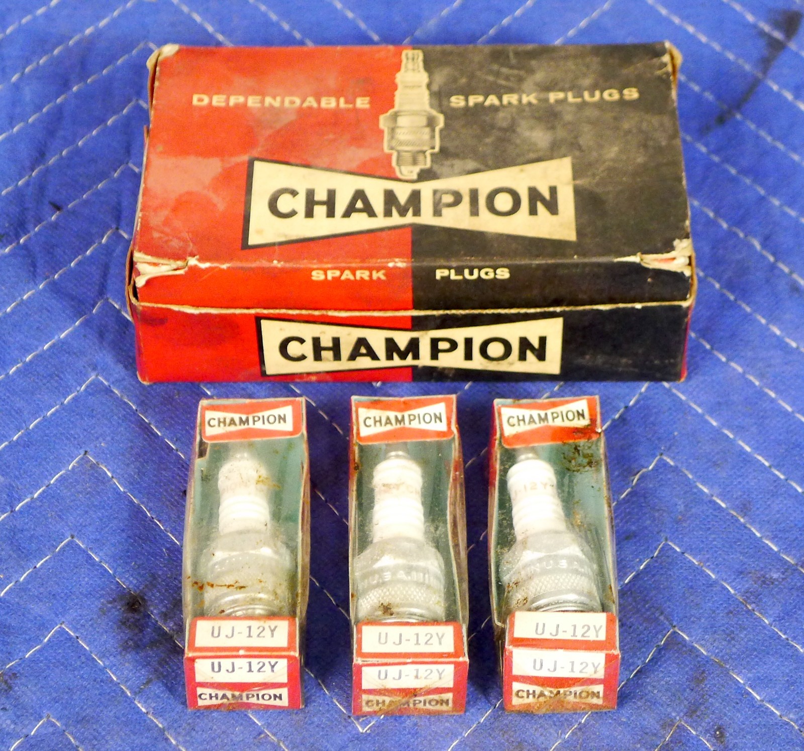 VINTAGE 3 NOS Champion UJ12Y Spark Plugs UJ-12Y #1352