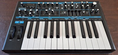 Novation Bass Station II 25-key Analogue Synthesizer - Near Mint Condition