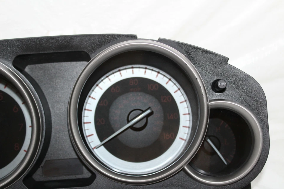 Cuadro de instrumentos velocímetro Mazda 6 2010 32.148 millas montaje roto Foto 4 de 4