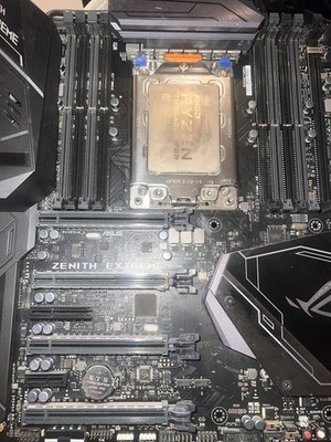 AMD Ryzen Threadripper 1950X + ASUS ROG Zenith Extreme X399 + Noctua TR4 Cooler