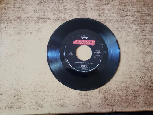 1980s MINT-EXC Kiss – Heaven's On Fire/LONELY IS THE HUNTER 880205 45
