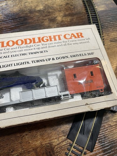 HO Scale Bachmann Amtrak Crane Car & Floodlight Car #1446 & # 1447 - Picture 13 of 13