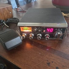 Realistic (model 21-1537) 40 Ch CB Radio w/ Microphone . Tested 