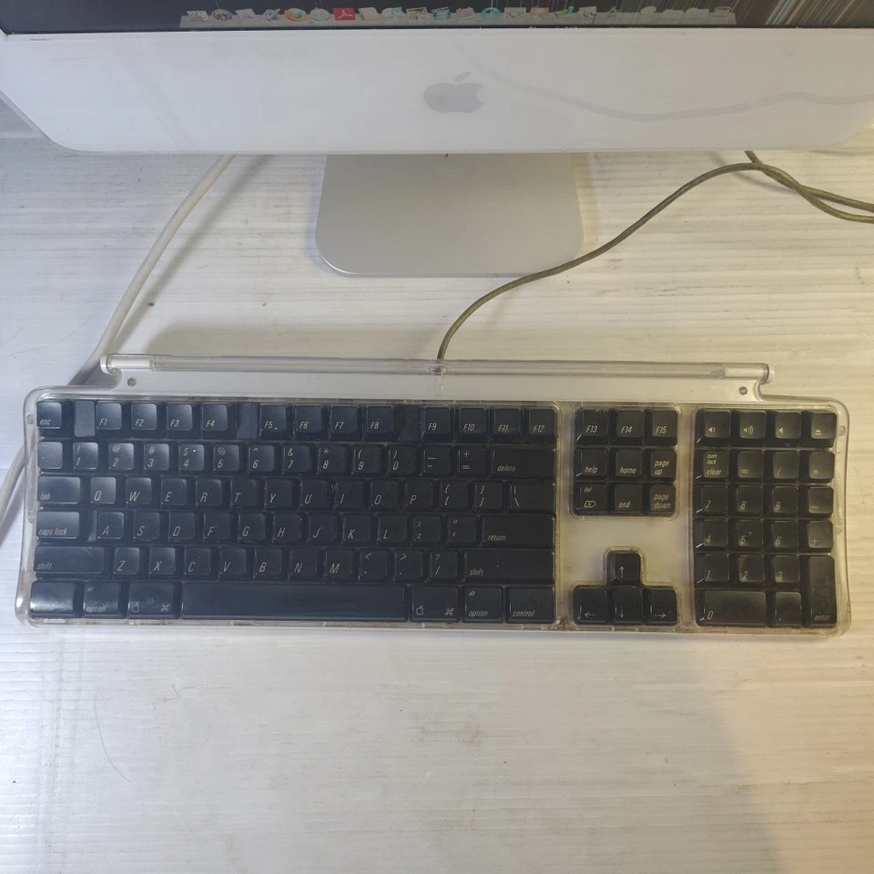 Apple iMac G5 2 GHz 1GB 17in EMC 2114 160GB Storage, Pro Keyboard, Screen Lines - Image 3 of 4