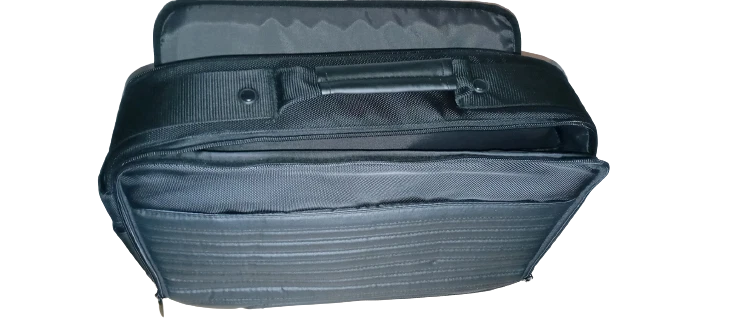 ¡NUEVO! Cargador superior Swift para portátil Belkin 16" negro Foto 2 de 4