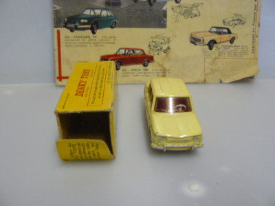 Dinky toys France, Renault 8 bleue Ref, 517 état neuf en