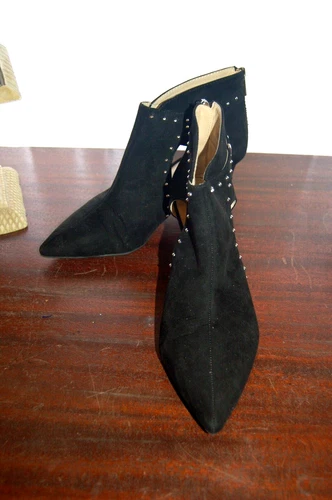 Jacklyn Smith Open Cut Out Booties Sz 10 M Worn Once