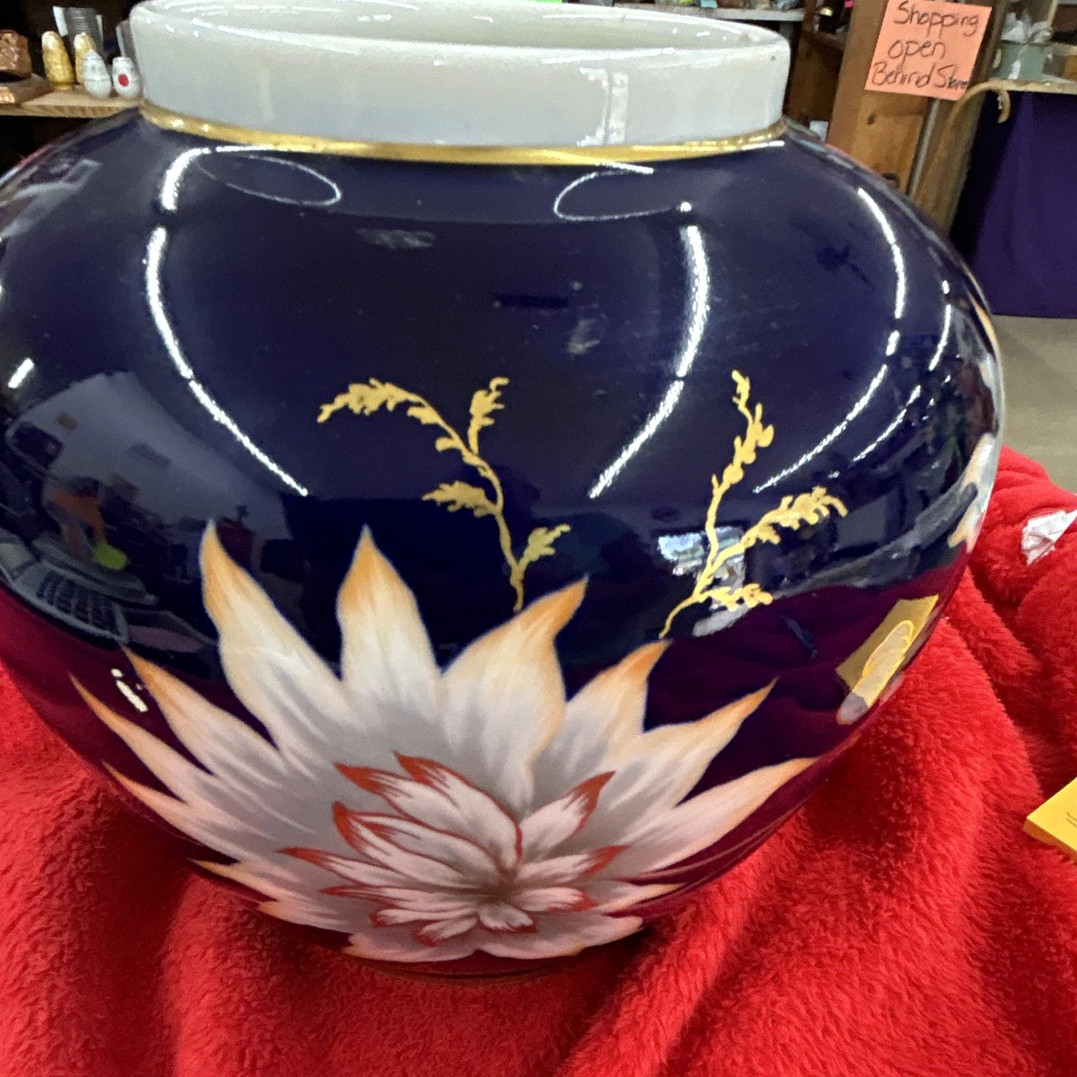 25+ Hutschenreuther Vase In German Art Pottery for sale | Updated