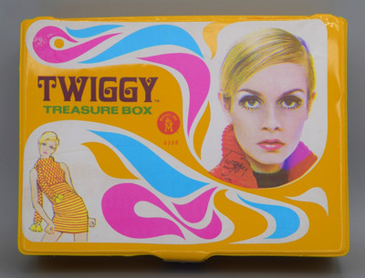 *READ* Vintage 1967 Mattel Twiggy Treasure Trinket Lock Box Yellow Vinyl Case