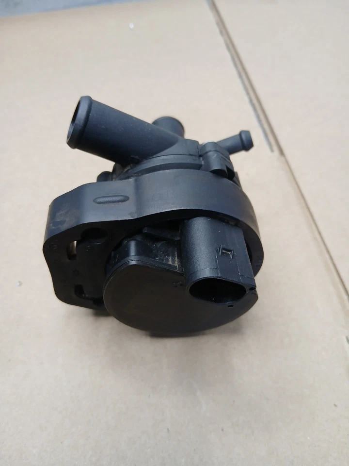 Bomba de agua refrigerante auxiliar Mercedes-Benz E350 CLS400 2010-2013 A2118350028 OEM Foto 2 de 4