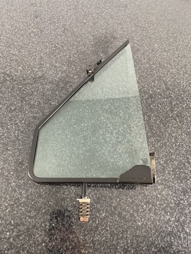 1992-1996 Ford F-150 (Bronco) LH vent glass (F-250 F-350) wing window (Carlite) - Picture 6 of 7