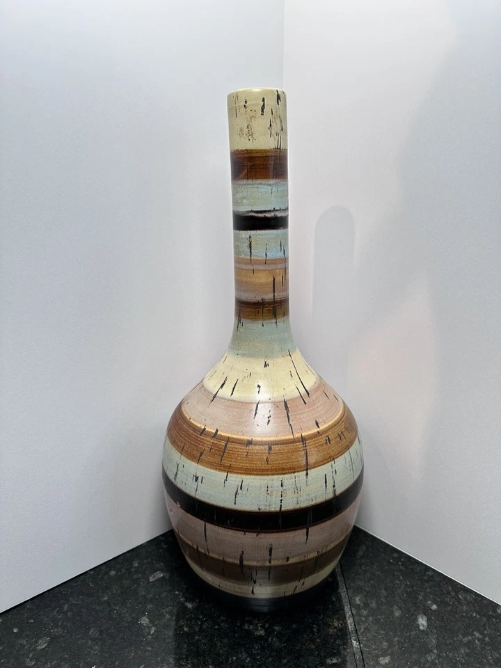 Jarrón de cerámica Imax sobremesa decoración para el hogar tono tierra bandas de color horizontales Foto 3 de 4