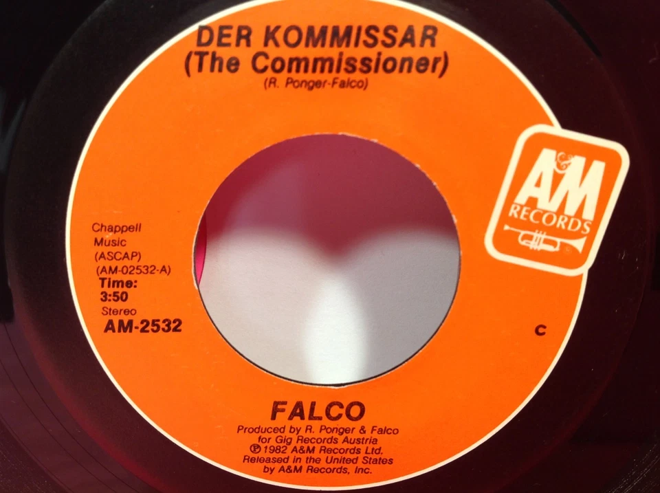 Falco - Der Kommissar / Helden Von Heute- A&M 45 RPM 7" Vinyl record Foto 2 de 4