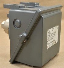 United Control J400-144, 400 Series Pressure Switch, 1/4" NPT, 0-20 PSIG, 480VAC