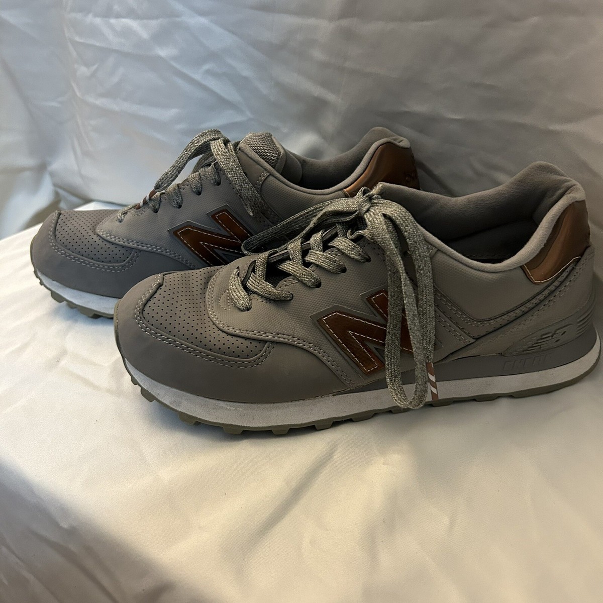 New Balance 574 Gray, Gold/Bronze/Copper Women’s Size Shoe Sneaker Running
