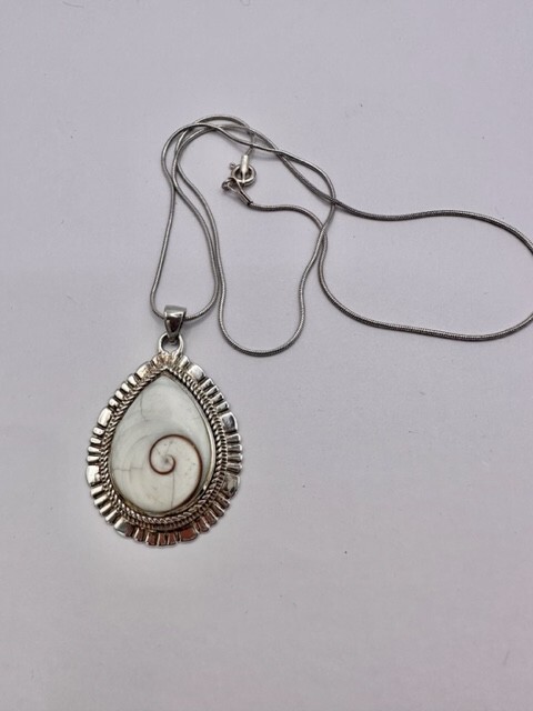 Vintage 925 Solid Silver Shell Pendant Necklace 1… - image 1