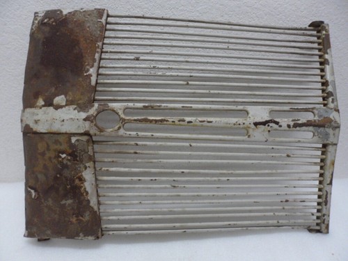 Original 8N8204 Ford 8N Tractor Grille 1948 - Picture 13 of 24