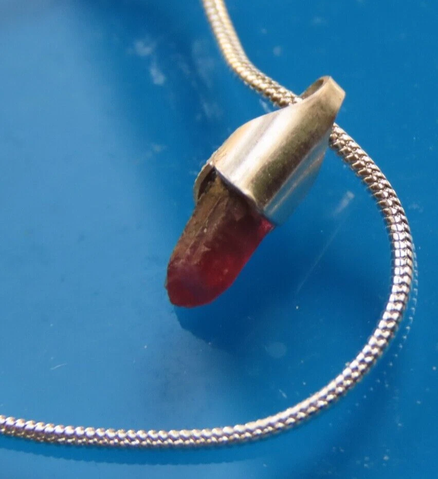 ciondolo in argento con vetro tormalina rosso e catena bagno in argento - Immagine 2 di 4