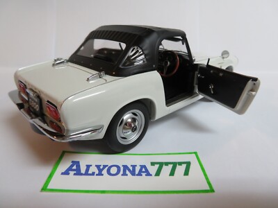 AUTOart Millennium 1/18 HONDA S800 Roadster 1966 White