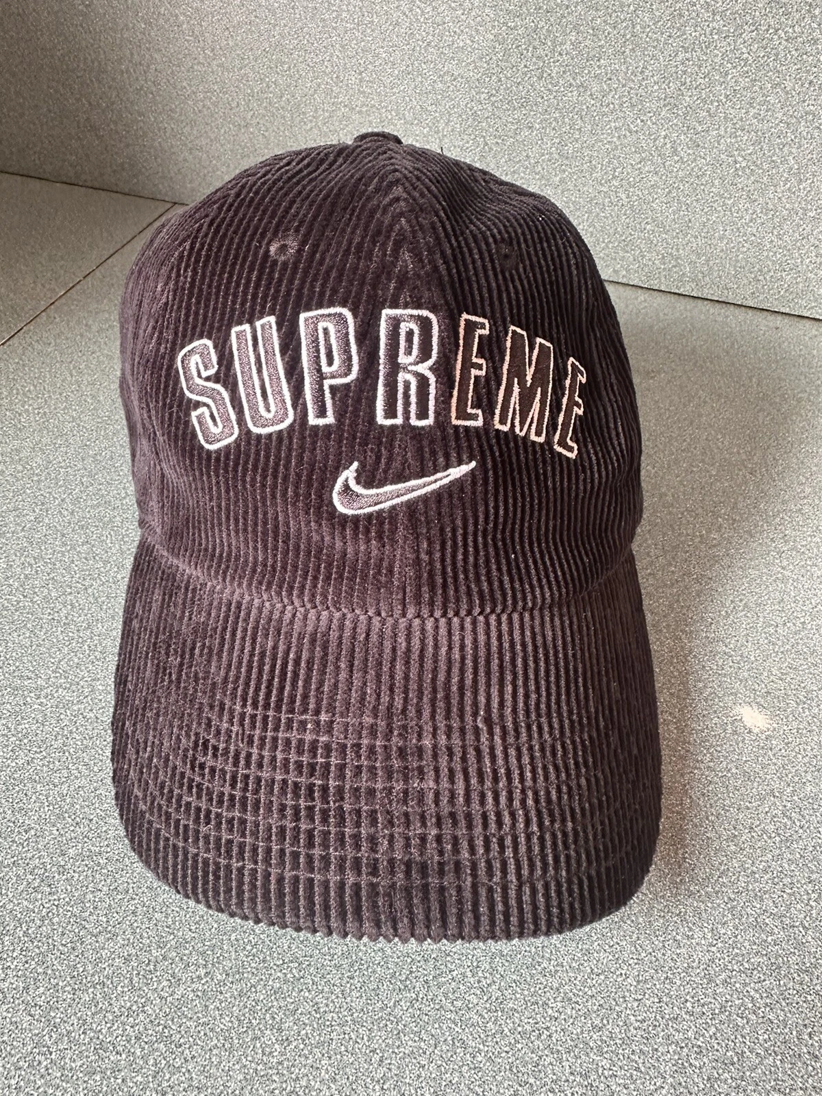 Chapeau Supreme Nike Arc velours côtelé noir SS22