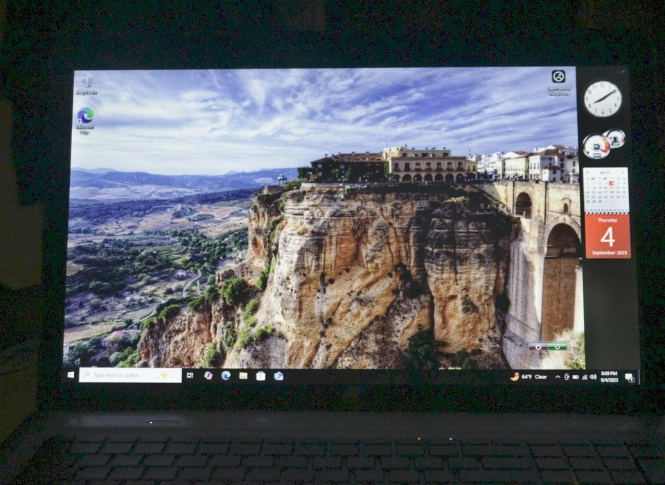 HP PAVILION DV7 17.3" Triple-Core 2.10GHz 16GB RAM 500 Rojo WD HDD Windows 10 Pro Foto 4 de 4