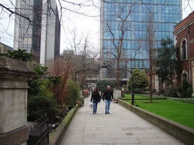Foto A2 angenehmer gepflasterter Gehweg vor Bishopsgate London recht angenehm c2010