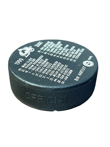 De colección 1999/2000 Colorado Avalanche Team Roster NHL Puck Vegum Souvenir - Imagen 5 de 8