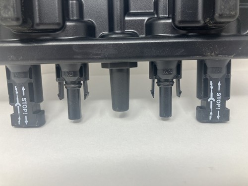 Microinversor APsystems DS3-S para sistemas de energía solar 60VDC 2x16A 640VA USADO - Imagen 5 de 6