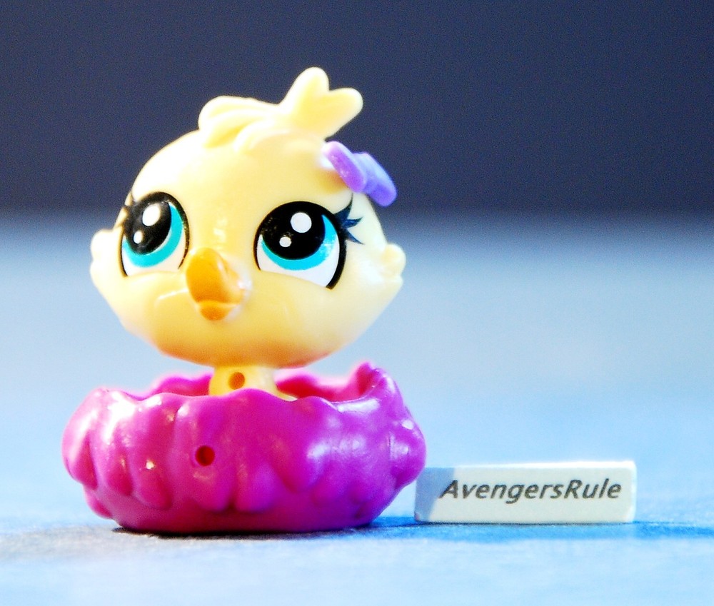 Littlest Pet Shop Pet Hideouts Series 2 #3940 Bird Yellow