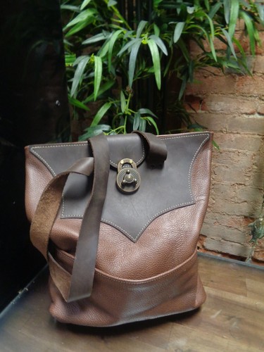 ROUNDOAK LEDER Schultertasche Umhängetasche 2 Riemen 11x11x3 2 Ton Kiesel Leder Br - Bild 1 von 12