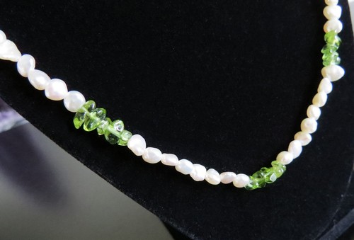 STUNNING PERIDOT & SEED PEARL NECKLACE SILVER CLASP 27" - Picture 3 of 8