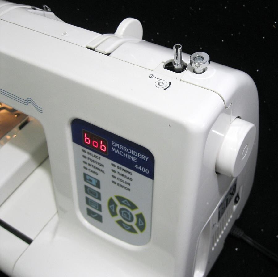 WHITE Model 4400 Domestic Embroidery Sewing Machine USB EXCELLENT