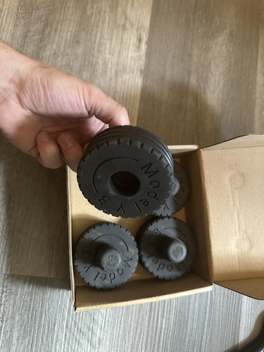 PROFESSIONAL Jack Pads For Tesla Model 3/Y/S/X 2016-2024 Rubber Pad & Box - Picture 3 of 3